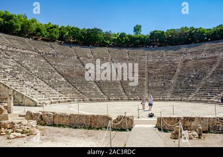 Parti del teatro antico a Epiaurus, Grecia Foto Stock