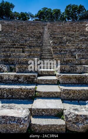 Parti del teatro antico a Epiaurus, Grecia Foto Stock