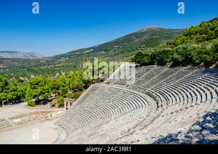 Parti del teatro antico a Epiaurus, Grecia Foto Stock