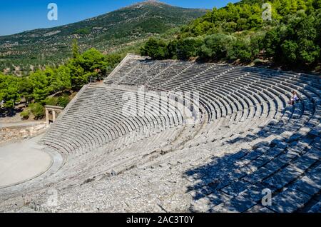 Parti del teatro antico a Epiaurus, Grecia Foto Stock