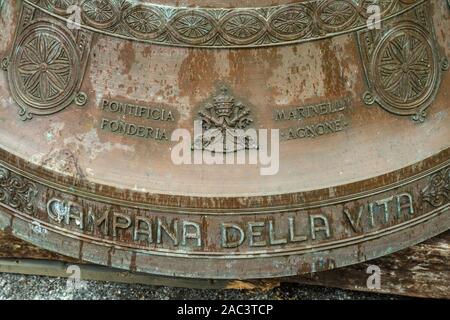 Campana della vita. Pontificia fonderia Marinelli Agnone, la più antica fabbrica di campane nel mondo Foto Stock