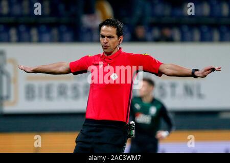 Sittard, Paesi Bassi. 30 Novembre, 2019. SITTARD, 30-11-2019, olandese Eredivisie 2019-2020. Fortuna Sittard - Groningen. arbitro Richard Martens durante il gioco Fortuna Sittard - Groningen. Credito: Pro scatti/Alamy Live News Foto Stock