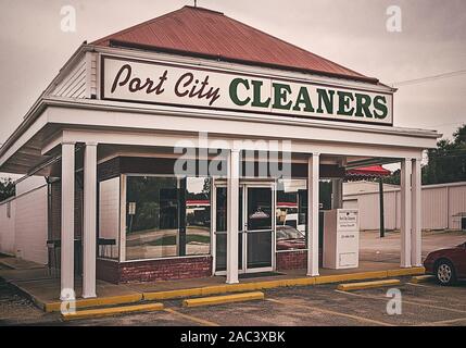 Città portuale pulitori è raffigurato sulla Highway 90, luglio 10, 2016 in Mobile, Alabama. Foto Stock