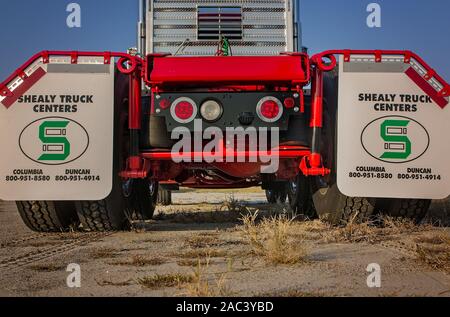 Il paraspruzzi parafango di un 2017 Mack granito sono raffigurato all Shealy's Truck Center, nov. 16, 2016 a Columbia nella Carolina del Sud. Foto Stock