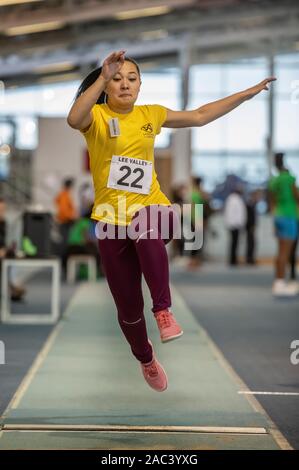 Londra - Inghilterra NOV 28: Ekaterina Zabolotnova (Miss Kirghizistan) a competere in gare di atletica a Lee Valley High Performance atletica Centr Foto Stock