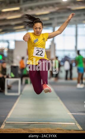 Londra - Inghilterra NOV 28: Ekaterina Zabolotnova (Miss Kirghizistan) a competere in gare di atletica a Lee Valley High Performance atletica Centr Foto Stock