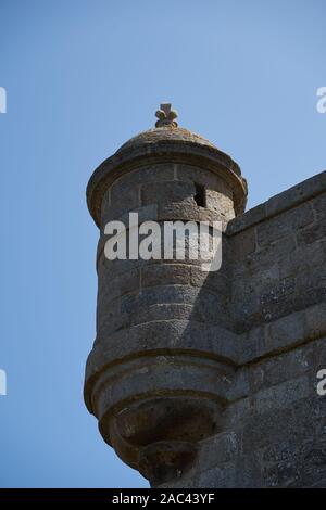 18-07-23 Saint Malo, Francia - torre di difesa Foto Stock