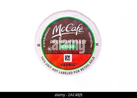 Un singolo che serve K-Cup pod di McDonald's McCafe Arabica caffè decaffeinato per Keurig brewers. Foto Stock