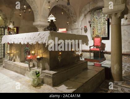 La tomba di San Nicola di Bari in Basilica Pontificia di San Nicola (Basilica di San Nicola in Bari, Puglia, Italia Foto Stock