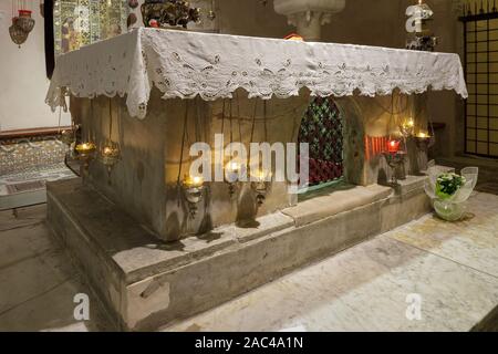 La tomba di San Nicola di Bari in Basilica Pontificia di San Nicola (Basilica di San Nicola in Bari, Puglia, Italia Foto Stock