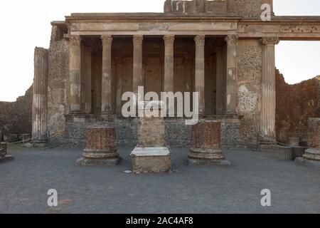 Basilica sul forum di Pompei). Antica città romana di Pompei, provincia di Napoli, campania, Italy Foto Stock