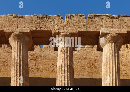 Tempio della Concordia nella Valle dei Templi in Agrigento (Akragas). Sicilia, Italia Foto Stock