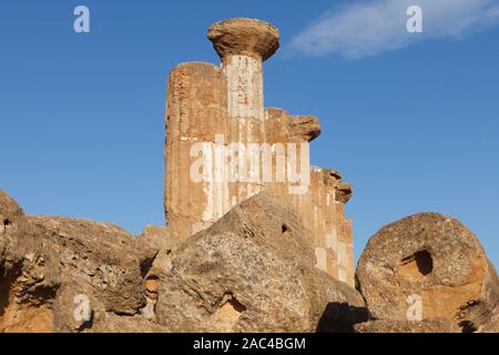 Tempio di Eracle (Ercole) nella Valle dei Templi in Agrigento (Akragas). Sicilia, Italia Foto Stock
