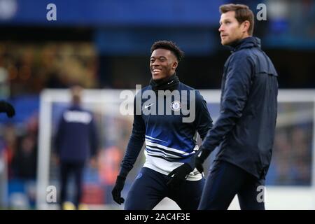 Londra, Inghilterra - novembre 30: Callum Hudson-Odoi del Chelsea durante il pre-match warm-up che anticipa il match di Premier League tra Chelsea FC e il West Ham United a Stamford Bridge il 30 novembre 2019 a Londra, Regno Unito. (Foto di MB Media/MB Media) Foto Stock