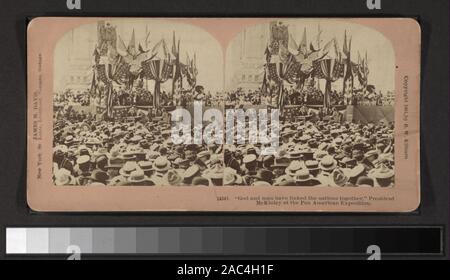 Dio e uomo sono legate le nazioni insieme Presidente McKinley presso la Pan American Exposition include viste da George Barker, L.E. Walker, C.L. Stagno e altri fotografi ed editori. Una vista ha la vista del Monumento di Washington a Washington D.C., a tergo. Robert Dennis raccolta di vista stereoscopica. Titolo ideato da cataloger. Viste di Buffalo, N.Y., tra i quali il generale e scene di strada, parchi, case, chiese, una banca; Harbour scene inclusa la bocca del Canale Erie, barca a vela e navi a vapore, viste sul lago Erie, compreso un faro e scene di inverno con ghiaccio; il Niagara Rai Foto Stock