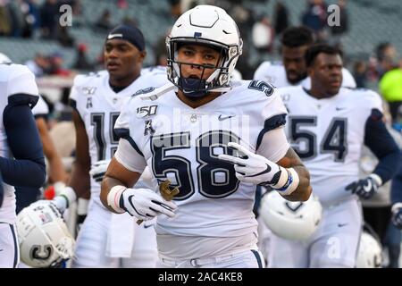 Philadelphia, Pennsylvania, USA. 30 Novembre, 2019. UConn football team utilizza il campo al Lincoln Financial Field di Filadelfia in Pennsylvania Credito: Ricky Fitchett/ZUMA filo/Alamy Live News Foto Stock