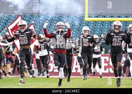 Philadelphia, Pennsylvania, USA. 30 Novembre, 2019. Tempio della squadra di calcio in esecuzione sul campo al Lincoln Financial Field di Filadelfia in Pennsylvania Credito: Ricky Fitchett/ZUMA filo/Alamy Live News Foto Stock