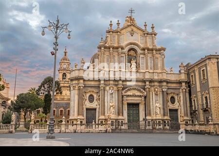 Catania - La Basilica di Sant'Agata al mattino al tramonto. Foto Stock