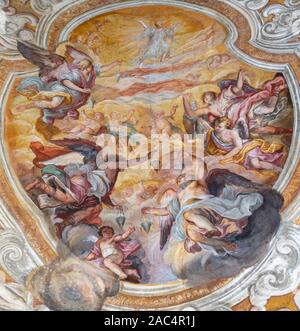 CATANIA, Italia - 7 Aprile 2018: l'affresco della volta di apoteosi di San Benedetto nella Chiesa di San Benedetto di Giovanni Tuccari (1667-1743). Foto Stock