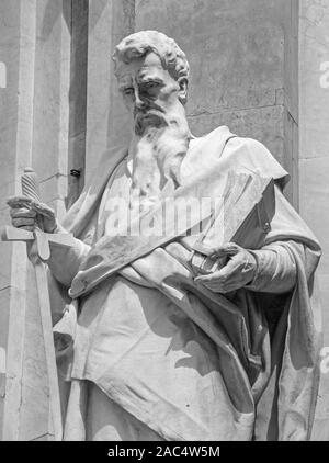 CATANIA, Italia - Aprile 8, 2018: la statua di San Paolo apostolo nella parte anteriore della Basilica di Sant'Agata. Foto Stock