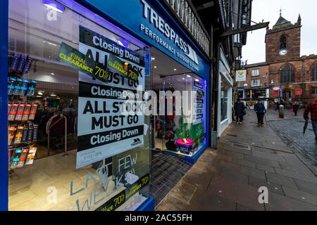 Infedeltà, high street adventure store la chiusura di vendita. Chester Foto Stock