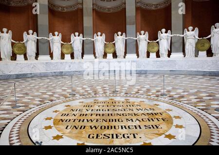 Vittoria dee di Ludwig Schwanthaler, Befreiungshalle Hall di liberazione a Kelheim, Bassa Baviera, Baviera, Germania, Europa, 31. Luglio 2008 Foto Stock