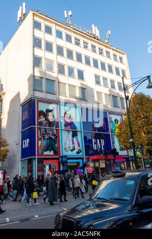 Venerdì nero shopping, Londra, GAP, Oxford Street Foto Stock