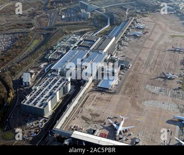 Vista aerea del Terminal 2 dell'aeroporto di Manchester, Regno Unito Foto Stock