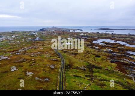 Vista aerea del pattern naturale paesaggio ruvida sulla penisola Lettermullan, prese da fuco,Connemara, Co. Galway, Irlanda, Europa Foto Stock