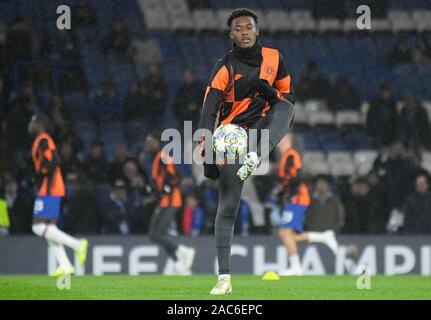 Londra, Inghilterra - 5 Novembre 2019: Callum Hudson-Odoi del Chelsea nella foto prima del 2019/20 UEFA Champions League Gruppo H gioco tra Chelsea FC (Inghilterra) e AFC Ajax (Paesi Bassi) a Stamford Bridge. Foto Stock