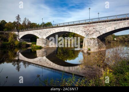 Il marmo ponte sopra il fiume Lahn nel comune Marktflecken Villmar Foto Stock