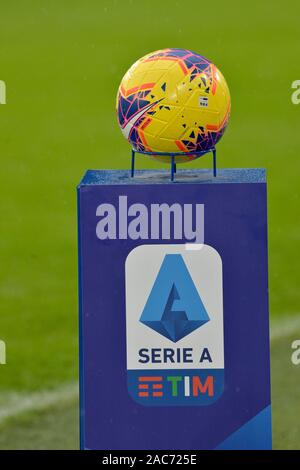 Lo Stadio Allianz, Torino, Italia. 1 dicembre, 2019. Serie a calcio, juventus rispetto a Sassuolo; gazzetta Campionato di Serie A TIM sfera sul display - Uso editoriale Credito: Azione Sport Plus/Alamy Live News Foto Stock