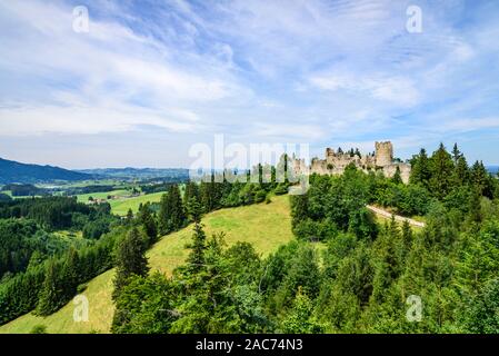 La bellissima campagna nelle prealpi bavaresi in Algovia Foto Stock