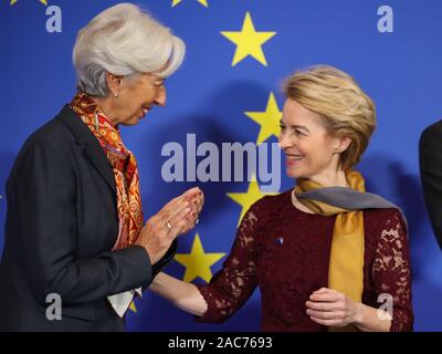 Bruxelles, Belgio. 1 dicembre, 2019. Il Presidente della Commissione europea, Ursula von der Leyen (R) e il Presidente della Banca centrale europea Christine Lagarde assistere ad una cerimonia per il decimo anniversario dell'entrata in vigore del trattato di Lisbona, presso la Casa della storia europea a Bruxelles, in Belgio, dal 1 dicembre 2019. Credito: Zhang Cheng/Xinhua/Alamy Live News Foto Stock