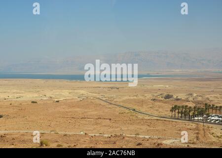 Israele. Deserto della Giudea e del Mar Morto. Il paesaggio del deserto alla fine dell'autunno. Foto Stock