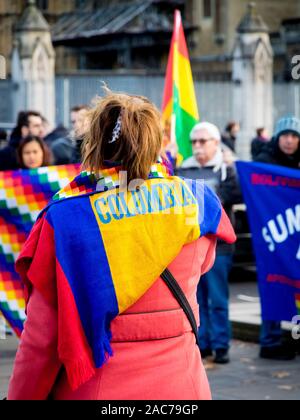 Il 30 novembre 2019. Westminster, Londra, UK. I colombiani protesta nel centro di Londra presso le azioni del governo colombiano in Sud America Foto Stock