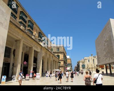 Moderno edificio del parlamento maltese, Valletta, Repubblica di Malta, mare Mediterraneo, Europa Foto Stock