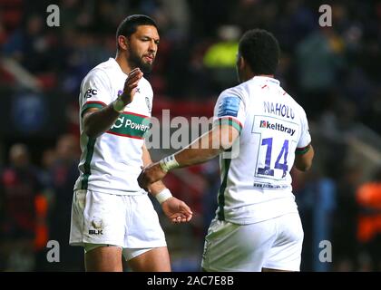 London Irish's Curtis Rona (sinistra) scuote le mani con Waisake Naholo a tempo pieno durante il Premiership Gallagher a Ashton Gate, Bristol. Foto Stock