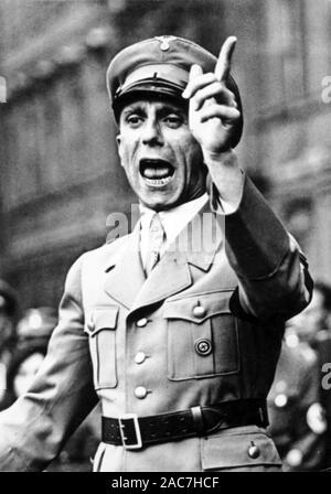 JOSEPH GOEBBELS (1897-1945) Tedesco politico nazista dando un discorso a Lustgarten, Berlino, in agosto 1934 Foto Stock