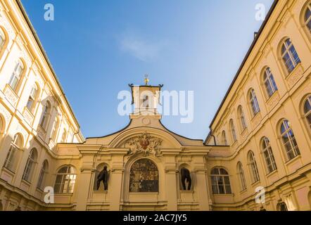 Facciata e i dettagli del barocco " Alte Landhaus' . Il palazzo si trova su Maria Theresien Street nel centro di Innsbruck, Austria, l'Europa. A B Foto Stock