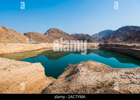 Wadi Beeh Dam in Jebel Jais montagna in Ras Al Khaimah emirato di Emirati Arabi Uniti Foto Stock