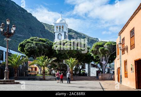 Santa Anna La chiesa e la piazza a Garachico, Tenerife, Spagna il 23 novembre 2019 Foto Stock