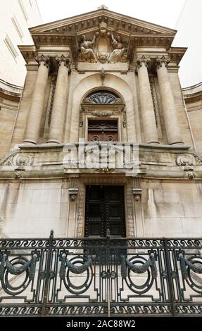 Notre-Dame-de-consolazione: una cappella Neo-barocco - memoriale di un Belle Epoque tragedia nei tardi 1800s. Parigi, Francia. Foto Stock