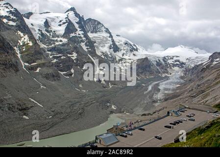 Grossglockner, la montagna più alta dell'Austria, che si eleva al di sopra del ghiacciaio Pasterze e il Kaiser-Franz-Josefs-Hohe Foto Stock