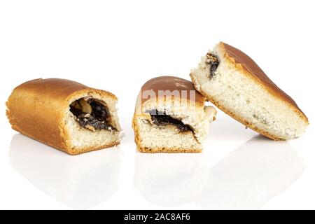 Gruppo di tre intere di lievito dolce bun ceca isolati su sfondo bianco Foto Stock