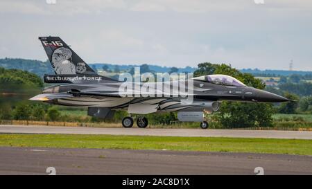 Aria belga Forza F-16 Fighting Falcon a partire è togliere eseguire all'aria Yeovilton giorno, nel Regno Unito il 13 luglio 2019. Foto Stock