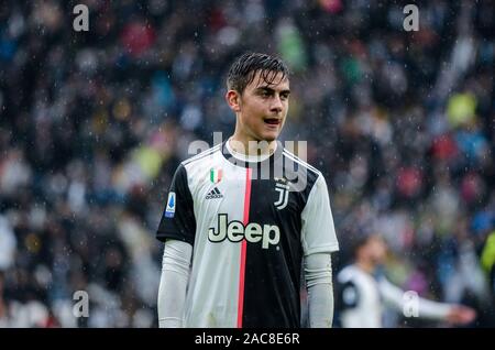 Torino, Italia. 01 Dic, 2019. Paulo Dybala della Juventus FC in azione durante la serie di una partita di calcio tra Juventus e US Sassuolo Calcio presso lo stadio Allianz su dicembre 01, 2019 a Torino, Italia. Risultato finale: 2-2 (foto di Alberto Gandolfo/Pacific Stampa) Credito: Pacific Press Agency/Alamy Live News Foto Stock