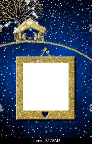 Natale empty picture frame biglietti di auguri, oro glitter Nativiy Scena, albero e vuoto cornice immagine appesa su sfondo blu, l'immagine verticale Foto Stock