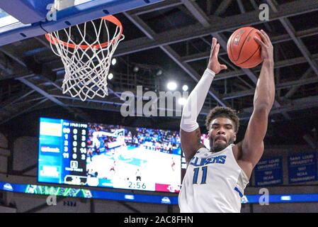 01 DIC 2019: Saint Louis Billikens avanti Hasahn francese (11) si solleva ed agguanta un rimbalzo durante una stagione regolare gioco dove il Southern Illinois Salukis visitato il San Luigi Billikens. Tenuto presso Chaifetz Arena di San Louis, MO Richard Ulreich/CSM Foto Stock