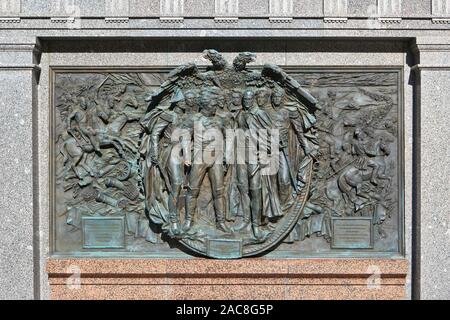 Il bassorilievo dello Zar Alessandro I della Russia generali Mikhail Kutuzòv, Michael Barclay de Tolly & Pyotr Bagratiòn presso Alexander Garden a Mosca, Russia Foto Stock